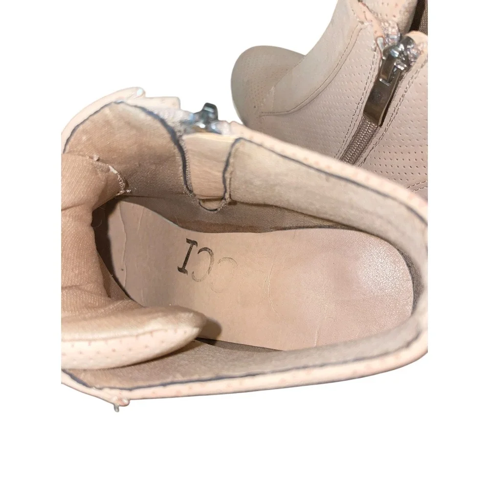 Women Beige Perforated Wedge Sneakers Booties Hidden‎ Heel Side Zip Size 8